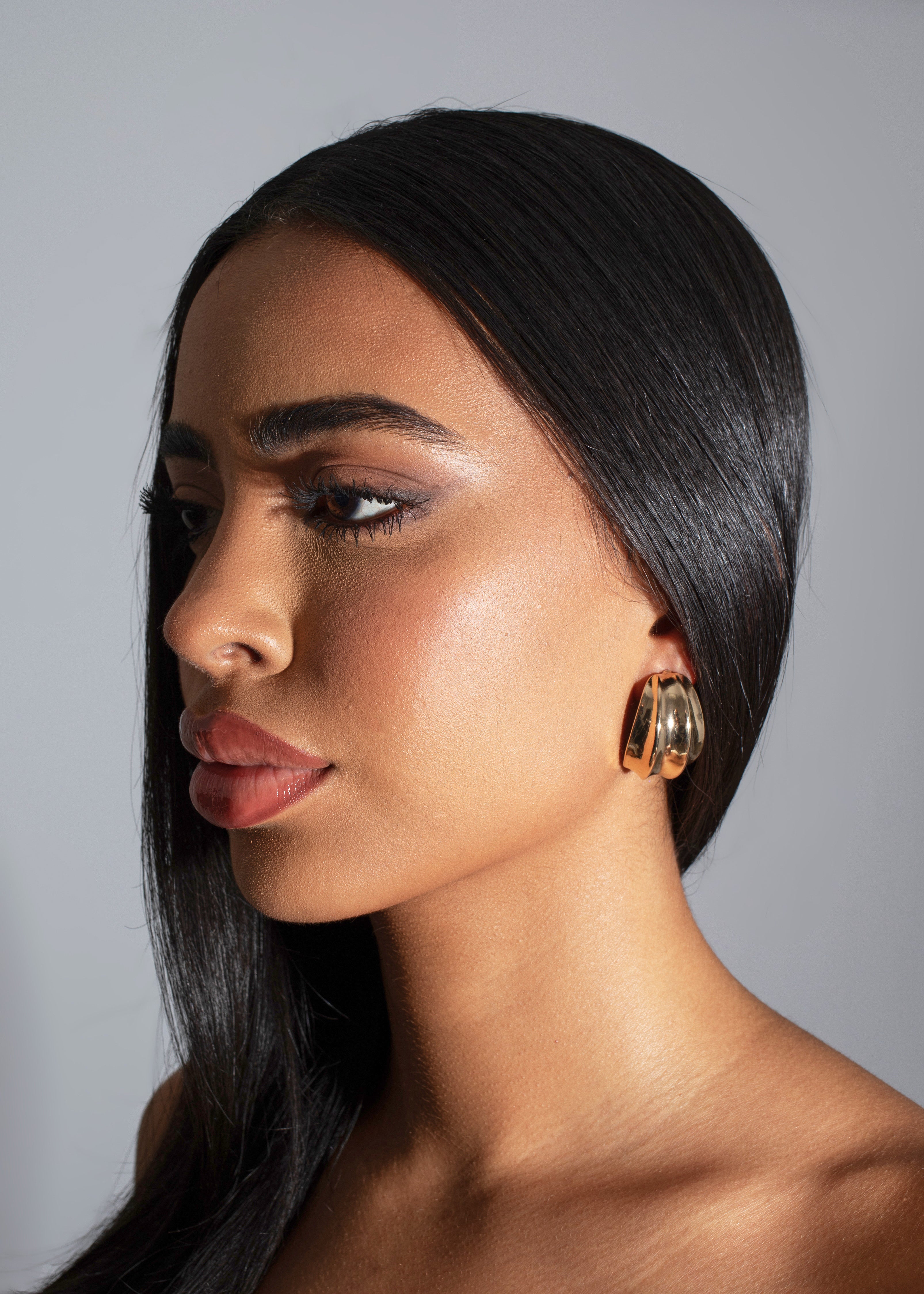 Radiant Crest Earrings Gold