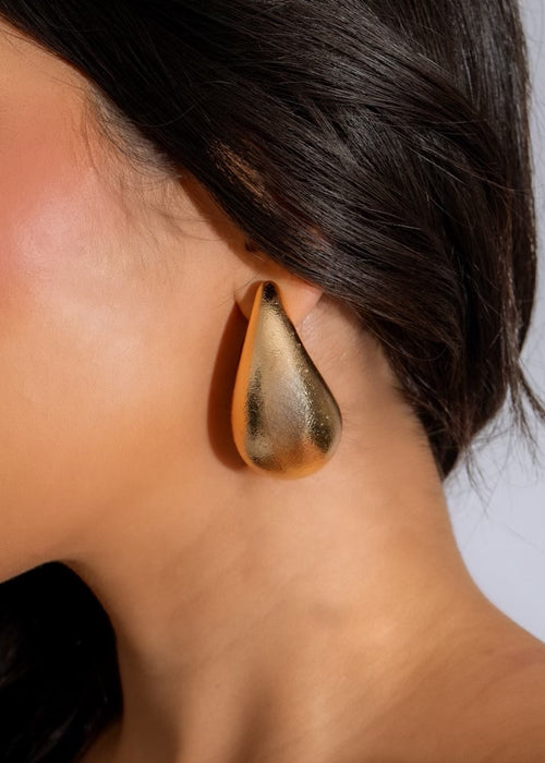 Exquisite and eye-catching large gold drop earring, a perfect addition to your jewelry collection