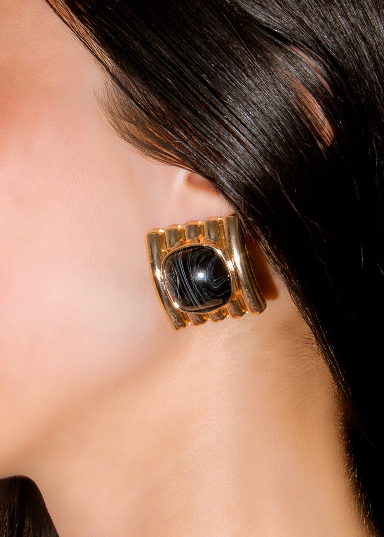 Retro Luxe Studs Earrings Black