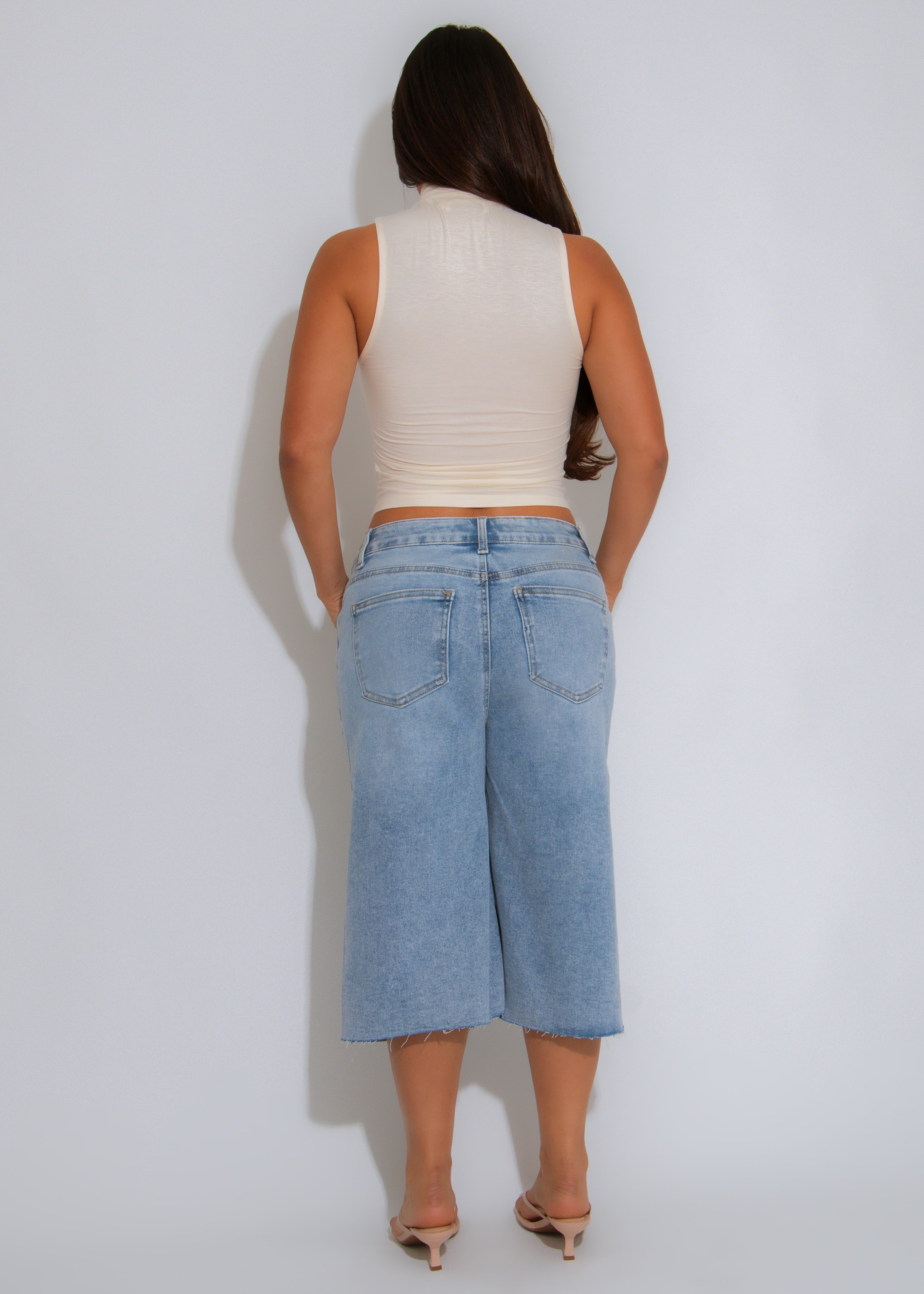 Off Duty Distress Capri Light Denim