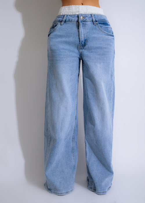 High-quality light denim alternative jeans featuring a relaxed fit and comfortable feel