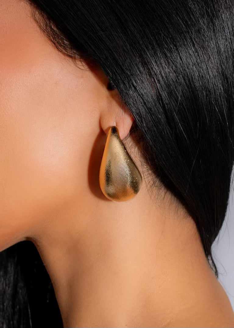 Shiny gold medium drop earring with intricate design, perfect for any outfit