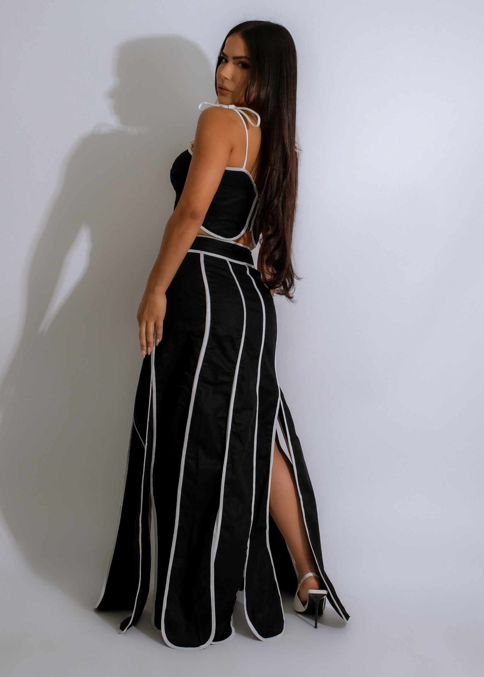 Glamour Grace Linen Skirt Set Black - Two-piece set featuring a chic black linen skirt and matching top for a sophisticated look