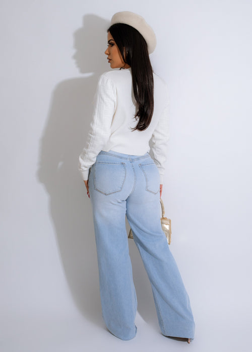 White cropped sweater with a cozy and comfortable fit for women