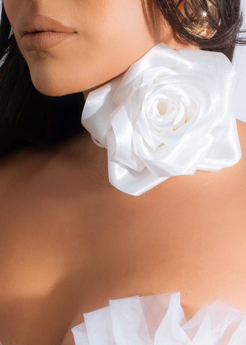 Delicate white flower choker necklace with intricate floral design and dainty detailing