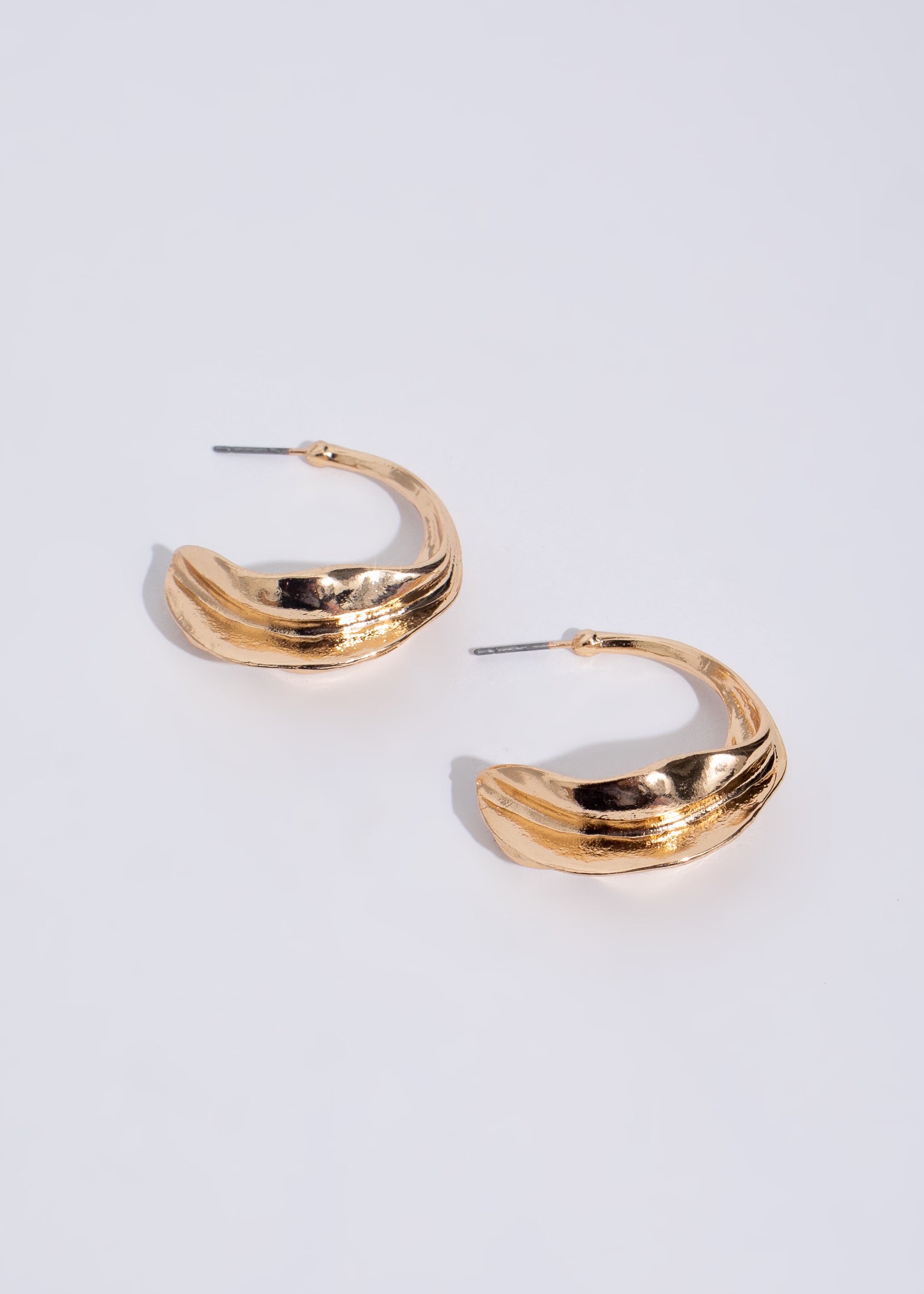 Elegant earrings inspired by the beauty of the sky and clouds