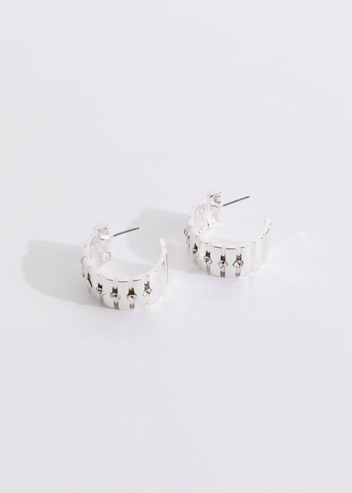 Stunning silver earrings with a modern design, perfect for adding a touch of elegance to any outfit