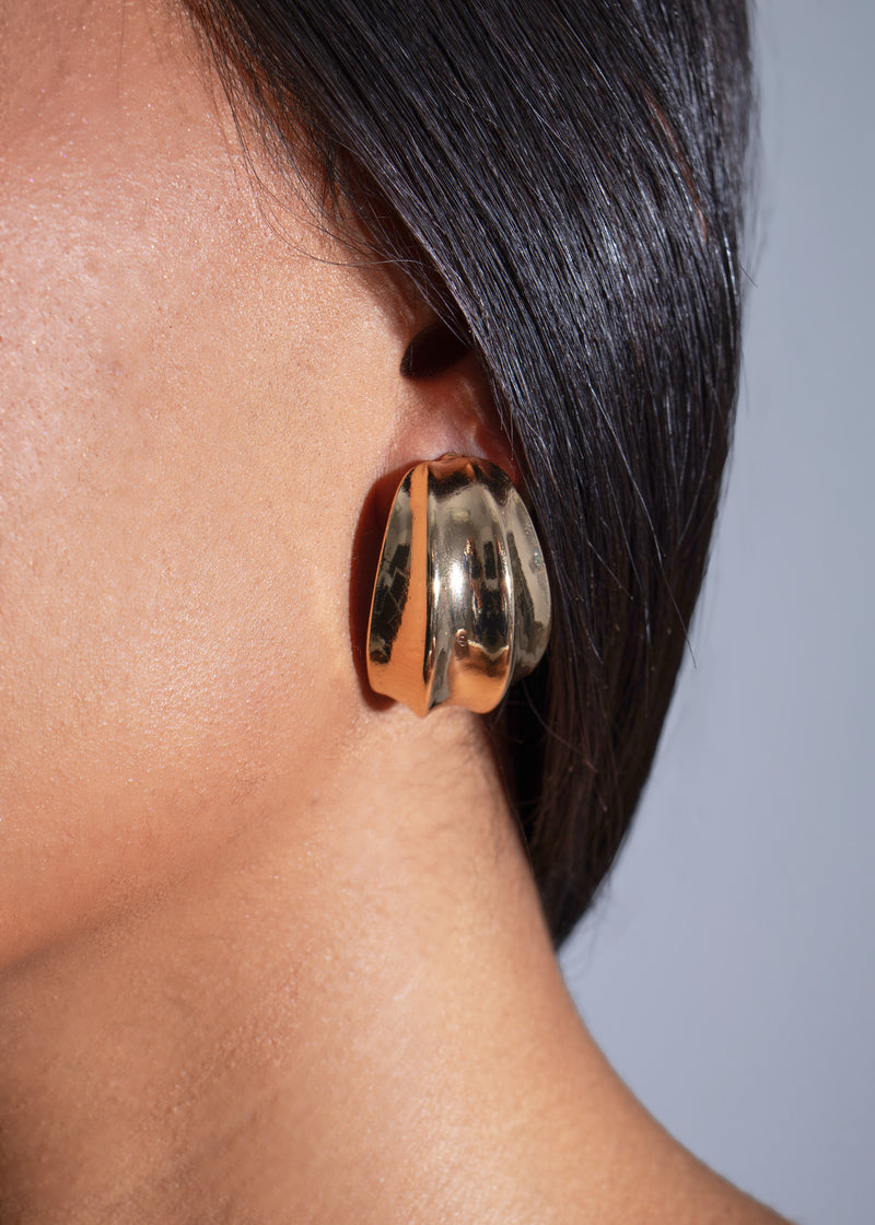 Radiant Crest Earrings Gold