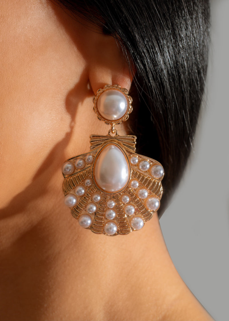 Shimmering Goddess Pearls Earring Gold, exquisite and elegant jewelry accessory