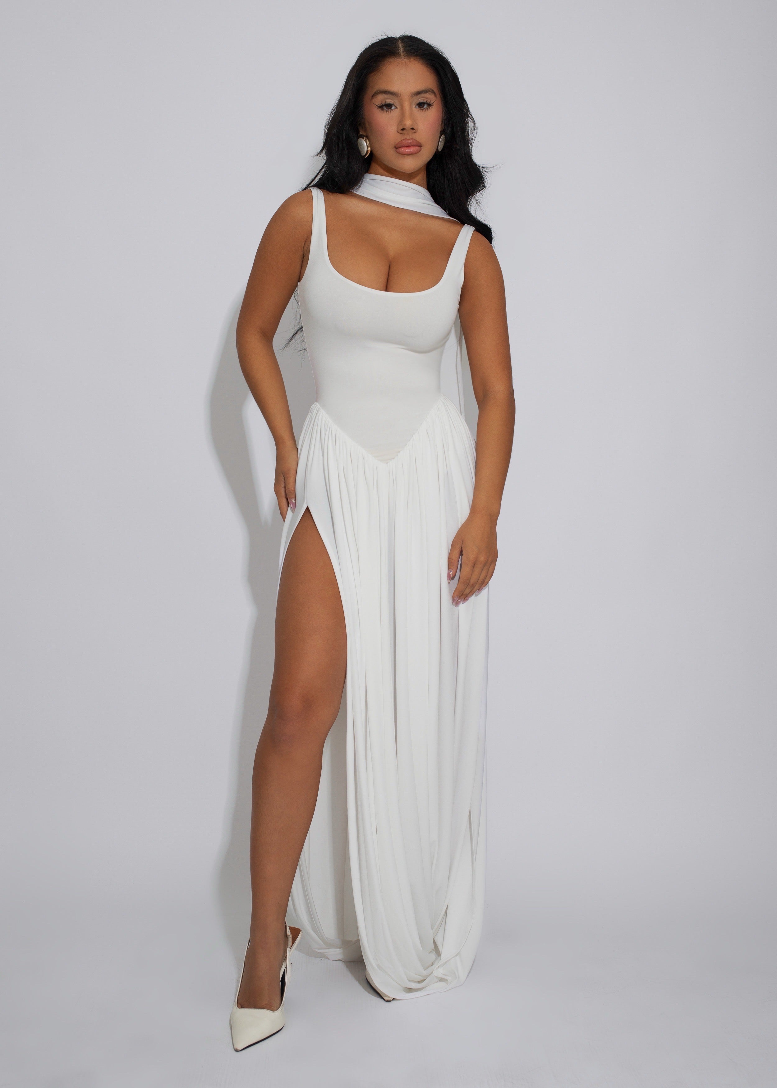 Seducción Celestial Ruched Maxi Dress White