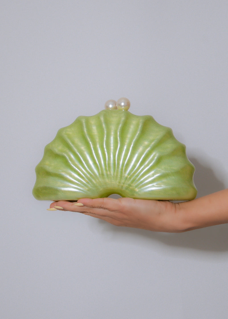 The Pearl Tide Clutch Green