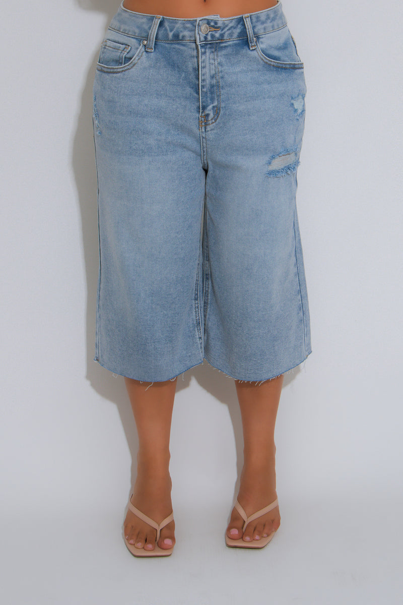 Off Duty Distress Capri Light Denim
