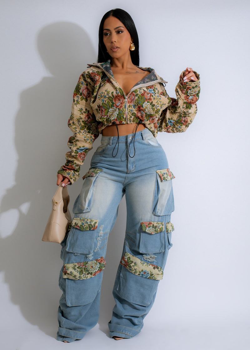 Ensemble cargo outlet