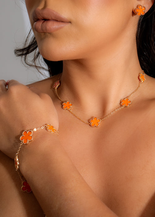  Stylish and chic Be Honest Necklace Orange, a beautiful and eye-catching accessory that complements any look, adding a touch of elegance and individuality