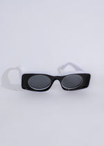 On A Trip Sunglasses Black - Stylish and modern black sunglasses for a trendy look on your travels 
