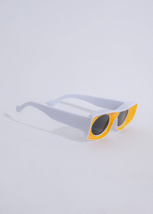  Trendy yellow sunglasses with polarized lenses for a fashionable and comfortable look