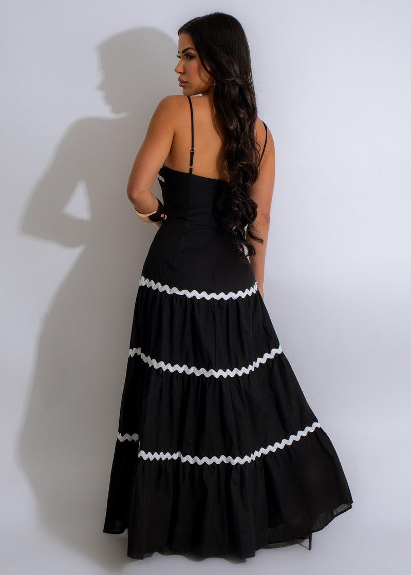  Versatile black maxi dress with flowy design, perfect for any occasion
