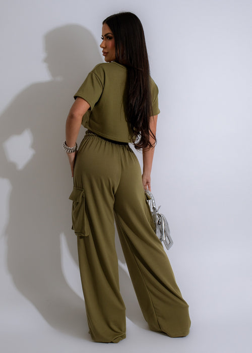 Two-piece cargo pant set in lovely green, perfect for relaxation