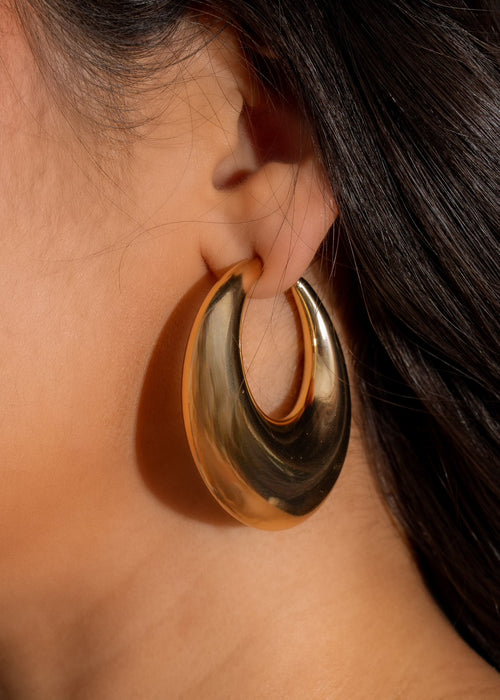  Elegant and stylish gold drop earrings that exude a relaxed weekend vibe