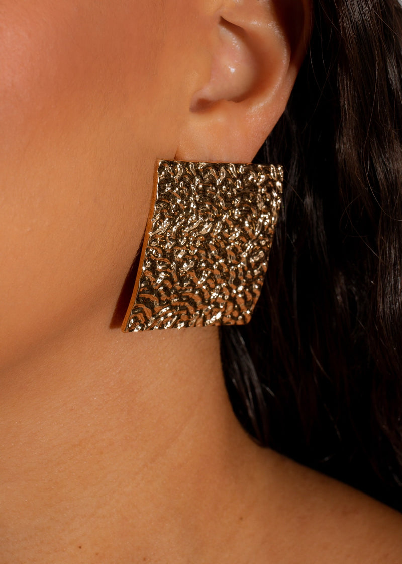 Exquisite Poise Earrings Gold
