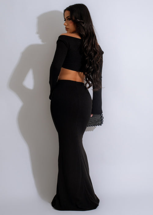 Black knitted skirt set with ruched details for urban fashion trend