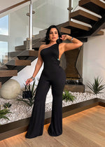 Chic and versatile black jumpsuit, perfect for any occasion or event