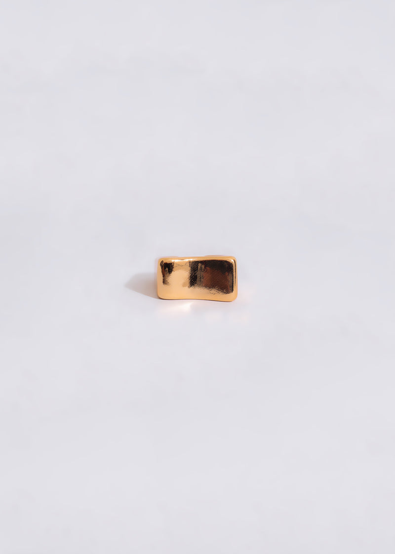 Beautiful silver and sapphire wedding ring with intricate design