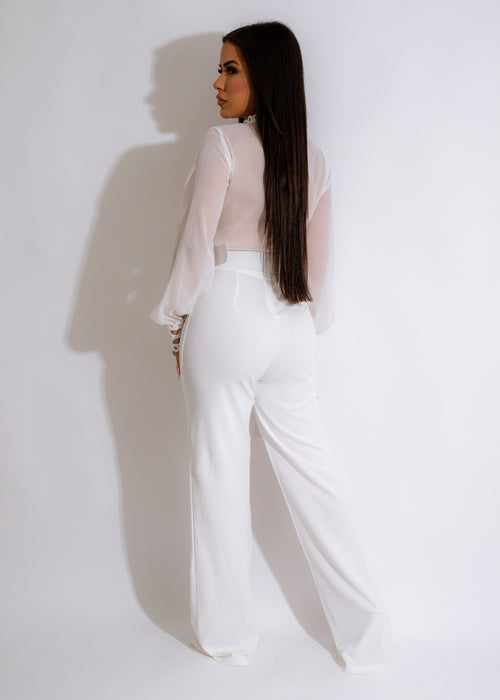  Fashionable and chic jumpsuit in white, perfect for a night out